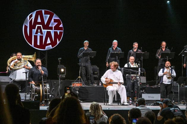 Goran Bregovic, a Bosnian composer and musician, along with his Orchestra of Weddings and Funerals, is performing on the stage at the Pinède Gould during the 65th Jazz Festival on July 15, 2026. Since 1960, the Jazz à Juan festival has welcomed the biggest names in jazz. Bruno Bebert Bestimage Goran Bregovic, a Bosnian composer and musician, with his Orchestra of Weddings and Funerals, is on stage at the Pinède Gould during the 65th Jazz Festival, on July 15, 2026. Since 1960, the Jazz à Juan festival has welcomed the biggest names in jazz. Antibes, Juan-les-Pins, France  Copyright: xBrunoxBebertx xBestimagexBrunoxBebertx xBestimagex