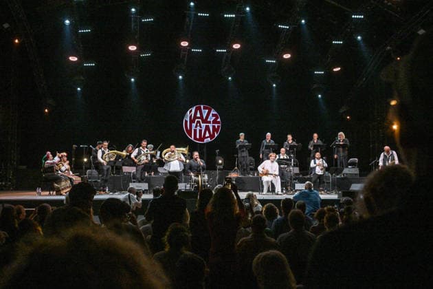 Goran Bregovic, a Bosnian composer and musician, along with his Orchestra of Weddings and Funerals, is performing on the stage at the Pinède Gould during the 65th Jazz Festival on July 15, 2026. Since 1960, the Jazz à Juan festival has welcomed the biggest names in jazz. Bruno Bebert Bestimage Goran Bregovic, a Bosnian composer and musician, with his Orchestra of Weddings and Funerals, is on stage at the Pinède Gould during the 65th Jazz Festival, on July 15, 2026. Since 1960, the Jazz à Juan festival has welcomed the biggest names in jazz. Antibes, Juan-les-Pins, France  Copyright: xBrunoxBebertx xBestimagexBrunoxBebertx xBestimagex