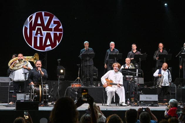 Goran Bregovic, a Bosnian composer and musician, along with his Orchestra of Weddings and Funerals, is performing on the stage at the Pinède Gould during the 65th Jazz Festival on July 15, 2026. Since 1960, the Jazz à Juan festival has welcomed the biggest names in jazz. Bruno Bebert Bestimage Goran Bregovic, a Bosnian composer and musician, with his Orchestra of Weddings and Funerals, is on stage at the Pinède Gould during the 65th Jazz Festival, on July 15, 2026. Since 1960, the Jazz à Juan festival has welcomed the biggest names in jazz. Antibes, Juan-les-Pins, France  Copyright: xBrunoxBebertx xBestimagexBrunoxBebertx xBestimagex