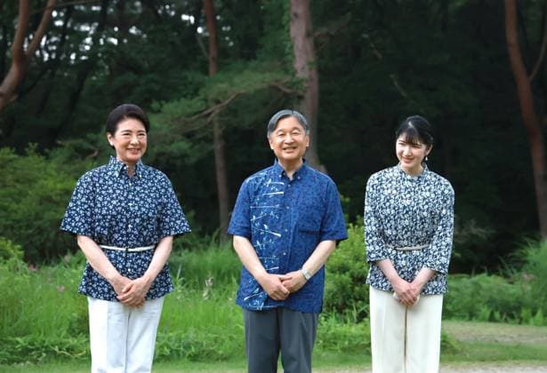 Japan imperial family at villa in Tochigi Pref. Japan s Emperor Naruhito, Empress Masako (L) and their daughter, Princess Aiko, greet the press during their stroll on the premises of an imperial villa in Nasu in Tochigi Prefecture, north of Tokyo, on July 15, 2026. (Pool photo)  A14AA0005623293P