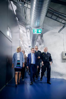 Johann Wadephul (CDU), Bundesaussenminister, und Elina Valtonen, Aussenministerin der Republik Finnland, besichtigen zusammen die Zivilschutzanlage Merihaka. Helsinki, 16.07.2026. Fotografiert im Auftrag des Auswaertigen Amtes Helsinki Finnland *** Johann Wadephul (CDU), Federal Minister of Foreign Affairs, and Elina Valtonen, Minister of Foreign Affairs of the Republic of Finland, tour the Merihaka civil defense facility in Helsinki together, July 16, 2026. Photographed on behalf of the Federal Foreign Office, Helsinki, Finland Copyright: xThomasxTrutschel AAx