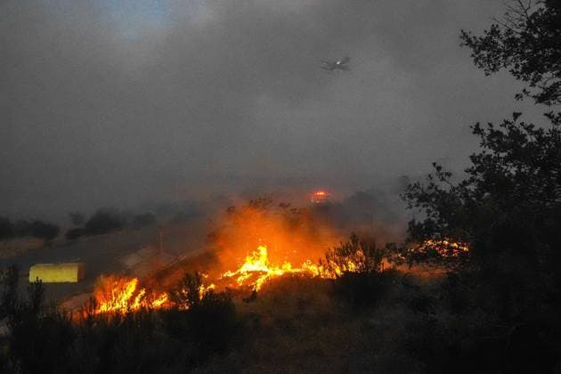 July 15, 2026, Boulevard, California, United States: Smoke and flame are seen along the road..The Thorn Fire burns near Buckthorn Trail and Clover Trail in the Boulevard Campo area of southeastern San Diego County on Wednesday, July 15, 2026. Fueled by hot, dry conditions, the wildfire spreads rapidly, prompts evacuation orders and warnings, temporarily closes portions of Interstate 8, and draws a large response from Cal Fire and local agencies. Firefighters on the ground, supported by air tankers and helicopters, work to slow the fire s advance and protect nearby homes and infrastructure as officials monitor changing fire conditions. Boulevard United States  - ZUMAs197 20260715_aaa_s197_312 Copyright: xWaixLeexMichaelxHox