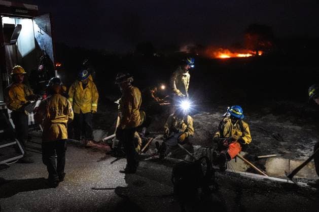 July 15, 2026, Boulevard, California, United States: Firefighters battle the Thorn Fire..The Thorn Fire burns near Buckthorn Trail and Clover Trail in the Boulevard Campo area of southeastern San Diego County on Wednesday, July 15, 2026. Fueled by hot, dry conditions, the wildfire spreads rapidly, prompts evacuation orders and warnings, temporarily closes portions of Interstate 8, and draws a large response from Cal Fire and local agencies. Firefighters on the ground, supported by air tankers and helicopters, work to slow the fire s advance and protect nearby homes and infrastructure as officials monitor changing fire conditions. Boulevard United States  - ZUMAs197 20260715_aaa_s197_319 Copyright: xWaixLeexMichaelxHox