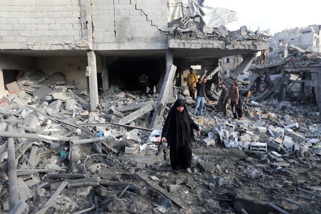 Palestinians inspect damage after Israeli strike in al-Bureij camp Palestinians inspect the damage after an Israeli airstrike targeted a house following an evacuation warning in the western area of al-Bureij refugee camp, in the central Gaza Strip, on July 16, 2026. The strike caused extensive damage to the targeted house and surrounding residential buildings. Photo by Moiz Salhi apaimages Nusairat Gaza Strip Palestinian Territory 160726_Bureij_MS_00(7) Copyright: xapaimagesxMoizxSalhixx xapaimagesx