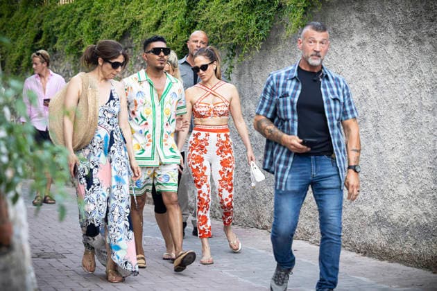 July 15, 2026, Taormina, Rome, Italy: Jennifer Lopez strolls through the streets of Taormina, July 15, 2026 Taormina Italy  - ZUMAa289 20260715_zia_a289_311 Copyright: xMichelexCutulix
