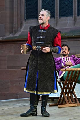 NIBELUNGEN FESTSPIELE. Schauspieler Heiko Raulin während der Fotoprobe zu den Nibelungen Festspielen Die Hunnenkönigin am 15.07.2026 vor dem Kaiserdom Worms. 20260715MWI112496 *** NIBELUNGEN FESTIVAL Actor Heiko Raulin during the photo shoot for the Nibelungen Festival *The Hun Queen* on July 15, 2026, in front of the Imperial Cathedral in Worms 20260715MWI112496