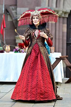 NIBELUNGEN FESTSPIELE. Schauspielerin Jeanette Hain während der Fotoprobe zu den Nibelungen Festspielen Die Hunnenkönigin am 15.07.2026 vor dem Kaiserdom Worms. 20260715MWI112505 *** NIBELUNGEN FESTIVAL Actress Jeanette Hain during the photo shoot for the Nibelungen Festival, *The Hun Queen*, on July 15, 2026, in front of the Imperial Cathedral in Worms 20260715MWI112505