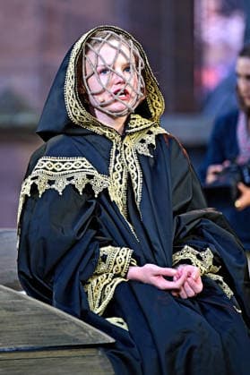 NIBELUNGEN FESTSPIELE. Schauspielerin Maria Dragus während der Fotoprobe zu den Nibelungen Festspielen Die Hunnenkönigin am 15.07.2026 vor dem Kaiserdom Worms. 20260715MWI112573 *** NIBELUNGEN FESTIVAL Actress Maria Dragus during the photo shoot for the Nibelungen Festival *The Hun Queen* on July 15, 2026, in front of the Imperial Cathedral in Worms 20260715MWI112573