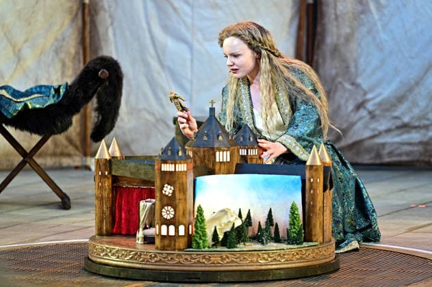 NIBELUNGEN FESTSPIELE. Schauspielerin Maria Dragus während der Fotoprobe zu den Nibelungen Festspielen Die Hunnenkönigin am 15.07.2026 vor dem Kaiserdom Worms. 20260715MWI112631 *** NIBELUNGEN FESTIVAL Actress Maria Dragus during the photo shoot for the Nibelungen Festival *The Hun Queen* on July 15, 2026, in front of the Imperial Cathedral in Worms 20260715MWI112631