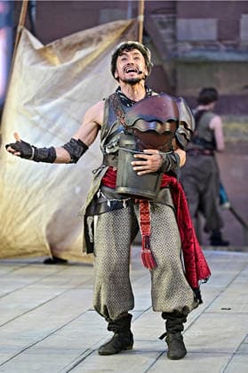 NIBELUNGEN FESTSPIELE. Schauspieler Miguel Torres Umba während der Fotoprobe zu den Nibelungen Festspielen Die Hunnenkönigin am 15.07.2026 vor dem Kaiserdom Worms. 20260715MWI112658 *** NIBELUNGEN FESTIVAL Actor Miguel Torres Umba during the photo shoot for the Nibelungen Festival’s production of *The Hun Queen* on July 15, 2026, in front of the Imperial Cathedral in Worms 20260715MWI112658