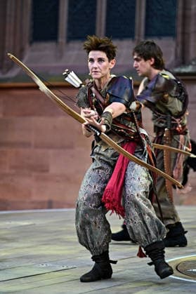 NIBELUNGEN FESTSPIELE. Schauspielerin Anna Martine Freeman während der Fotoprobe zu den Nibelungen Festspielen Die Hunnenkönigin am 15.07.2026 vor dem Kaiserdom Worms. 20260715MWI112668 *** NIBELUNGEN FESTIVAL Actress Anna Martine Freeman during the photo shoot for the Nibelungen Festival, *The Hun Queen*, on July 15, 2026, in front of the Imperial Cathedral in Worms 20260715MWI112668