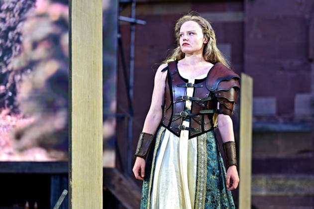 NIBELUNGEN FESTSPIELE. Schauspielerin Maria Dragus während der Fotoprobe zu den Nibelungen Festspielen Die Hunnenkönigin am 15.07.2026 vor dem Kaiserdom Worms. 20260715MWI112670 *** NIBELUNGEN FESTIVAL Actress Maria Dragus during the photo shoot for the Nibelungen Festival *The Hun Queen* on July 15, 2026, in front of the Imperial Cathedral in Worms 20260715MWI112670