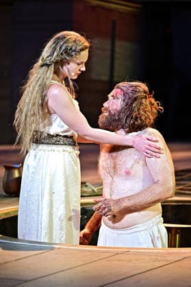 NIBELUNGEN FESTSPIELE. Schauspieler Aram Tafreshian und Schauspielerin Maria Dragus während der Fotoprobe zu den Nibelungen Festspielen Die Hunnenkönigin am 15.07.2026 vor dem Kaiserdom Worms. 20260715MWI112837 *** NIBELUNGEN FESTIVAL Actor Aram Tafreshian and actress Maria Dragus during the photo shoot for the Nibelungen Festival’s production of *The Hun Queen* on July 15, 2026, in front of the Imperial Cathedral in Worms 20260715MWI112837