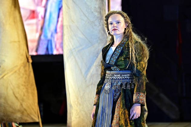 NIBELUNGEN FESTSPIELE. Schauspielerin Maria Dragus während der Fotoprobe zu den Nibelungen Festspielen Die Hunnenkönigin am 15.07.2026 vor dem Kaiserdom Worms. 20260715MWI112894 *** NIBELUNGEN FESTIVAL Actress Maria Dragus during the photo shoot for the Nibelungen Festival *The Hun Queen* on July 15, 2026, in front of the Imperial Cathedral in Worms 20260715MWI112894