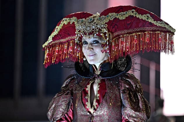 NIBELUNGEN FESTSPIELE. Schauspielerin Jeanette Hain während der Fotoprobe zu den Nibelungen Festspielen Die Hunnenkönigin am 15.07.2026 vor dem Kaiserdom Worms. 20260715MWI112943 *** NIBELUNGEN FESTIVAL Actress Jeanette Hain during a photo shoot for the Nibelungen Festival as the Queen of the Huns on July 15, 2026, in front of the Imperial Cathedral in Worms 20260715MWI112943