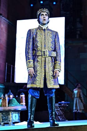 NIBELUNGEN FESTSPIELE. Schauspieler Paul Marianne Furtwängler während der Fotoprobe zu den Nibelungen Festspielen Die Hunnenkönigin am 15.07.2026 vor dem Kaiserdom Worms. 20260715MWI112962 *** NIBELUNGEN FESTIVAL Actor Paul Marianne Furtwängler during the photo shoot for the Nibelungen Festival’s production of *The Hun Queen* on July 15, 2026, in front of the Imperial Cathedral in Worms 20260715MWI112962