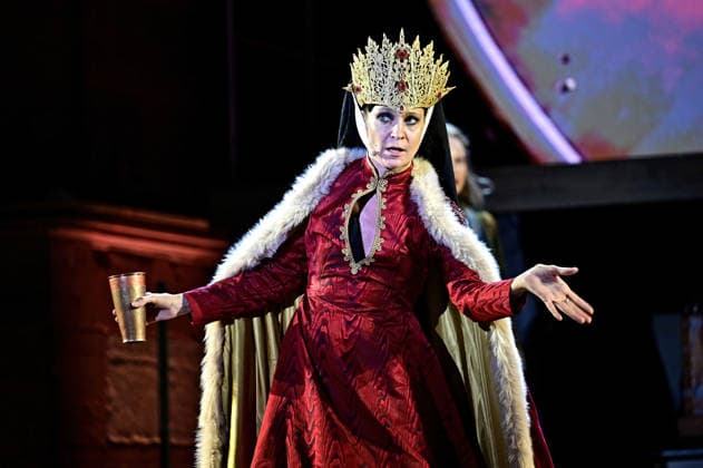 NIBELUNGEN FESTSPIELE. Schauspielerin Jeanette Hain während der Fotoprobe zu den Nibelungen Festspielen Die Hunnenkönigin am 15.07.2026 vor dem Kaiserdom Worms. 20260715MWI113121 *** NIBELUNGEN FESTIVAL Actress Jeanette Hain during the photo shoot for the Nibelungen Festival, *The Hun Queen*, on July 15, 2026, in front of the Imperial Cathedral in Worms 20260715MWI113121