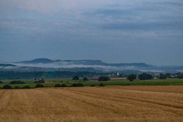 Themenbilder: Hagel in Reutlingen, 15.07.2026, Themenbilder: Hagel in Reutlingen, 15.07.2026, Blick nach Pfullingen, Nebel *** Themed Photos: Hail in Reutlingen, July 15, 2026, Themed Photos: Hail in Reutlingen, July 15, 2026, View toward Pfullingen, Fog Copyright: xDROFITSCH EIBNERx EP_ddh