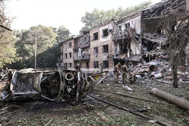 Law enforcers and rescuers work outside a three-storey apartment block damaged by a Russian airstrike, Zaporizhzhia, Ukraine, July 15, 2026. The Russian army attacked the southeastern city with guided aerial bombs, killing three people and injuring at least 15 others. The strikes also damaged critical and civilian infrastructure. (Photo by Dmytro Smolienko Ukrinform) Russia launches another air strike on Zaporizhzhia  Copyright: xDmytroxSmolienkox