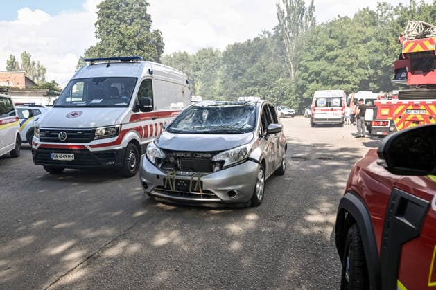 An ambulance is parked next to a car with a cracked windscreen after a Russian airstrike, Zaporizhzhia, Ukraine, July 15, 2026. The Russian army attacked the southeastern city with guided aerial bombs, killing three people and injuring at least 15 others. The strikes also damaged critical and civilian infrastructure. (Photo by Dmytro Smolienko Ukrinform) Russia launches another air strike on Zaporizhzhia  Copyright: xDmytroxSmolienkox
