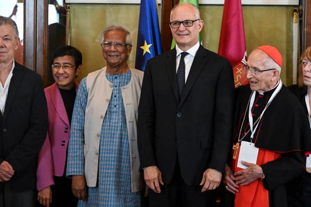 July 16, 2026, Rome, Italy: Mayor of Rome, Roberto Gualtieri (R) with the 2006 Nobel Peace Prize, Muhammad Yunus (L), during the last day of 2026 Global Nobel Laureates Assembly in Rome, Italy, 16 July 2026. ANSA RICCARDO ANTIMIANI. Rome Italy  - ZUMAa110 20260716_zaf_a110_011 Copyright: xRiccardoxAntimianix