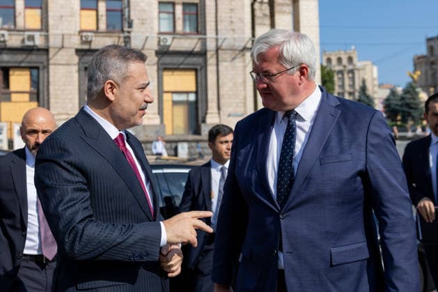 Turkish Foreign Minister Hakan Fidan in Kyiv??????? KYIV, UKRAINE - JULY 16: Turkish Foreign Minister Hakan Fidan (L) and Ukrainian Foreign MinisterAndrii Sybiha (R) visit the National Memorial to the People on Independence Square (Maidan Nezalezhnosti) in Kyiv, Ukraine on July 16, 2026. Mustafa Hatipoglu Anadolu Kyiv Ukraine. Editorial use only. Please get in touch for any other usage.  Copyright: x2026xAnadoluxMustafaxHatipoglux