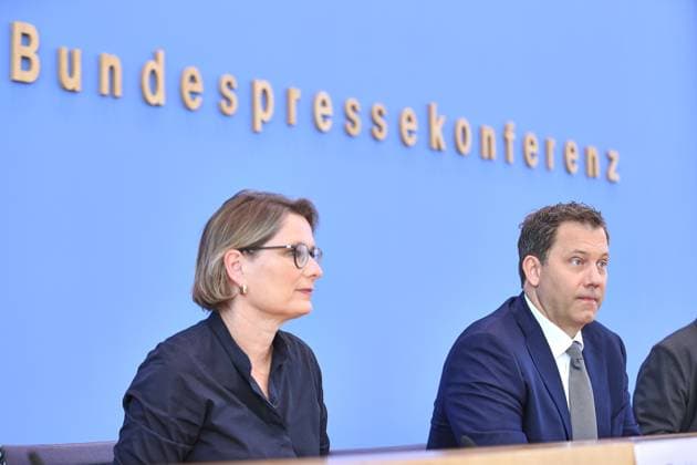 Berlin, Deutschland, 16.07.2026: Bundespressekonferenz: Vorstellung des Aktionsplans zur Bekämpfung von Steuer- und Finanzkriminalität: Bundesministerin der Justiz und für Verbraucherschutz Stefanie Hubig (SPD) und Bundesminister der Finanzen Lars Klingbeil (SPD) *** Berlin, Germany, July 16, 2026 Federal Press Conference: Presentation of the Action Plan to Combat Tax and Financial Crime Federal Minister of Justice and Consumer Protection Stefanie Hubig (SPD) and Federal Minister of Finance Lars Klingbeil (SPD) Copyright: xdtsxNachrichtenagenturx dts_127846