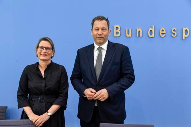 ABB BPK- Dr. Stefanie Hubig Bundesministerin der Justiz Verbraucherschutz Lars Klingbeil der Bundesminister der Finanzen SPD Politiker Vorstellung des Aktionsplans zur Bekaempfung von Steuer- und Finanzkriminalitaet auf der BPK Bundespressekonferenz am 16.07.2026 in Berlin Berlin Deutschland *** ABB BPK Dr. Stefanie Hubig, Federal Minister of Justice and Consumer Protection; Lars Klingbeil, Federal Minister of Finance; SPD politician; Presentation of the action plan to combat tax and financial crime at the BPK Federal Press Conference on July 16, 2026, in Berlin, Germany