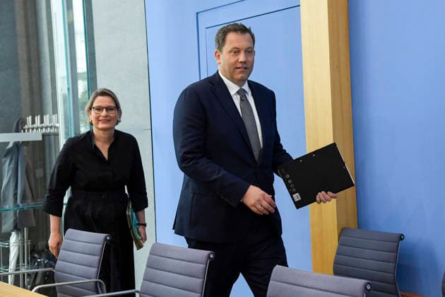 ABB BPK- Dr. Stefanie Hubig Bundesministerin der Justiz Verbraucherschutz Lars Klingbeil der Bundesminister der Finanzen SPD Politiker Vorstellung des Aktionsplans zur Bekaempfung von Steuer- und Finanzkriminalitaet auf der BPK Bundespressekonferenz am 16.07.2026 in Berlin Berlin Deutschland *** ABB BPK Dr. Stefanie Hubig, Federal Minister of Justice and Consumer Protection; Lars Klingbeil, Federal Minister of Finance; SPD politician; Presentation of the action plan to combat tax and financial crime at the BPK Federal Press Conference on July 16, 2026, in Berlin, Germany