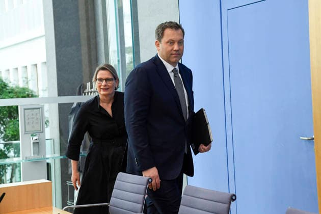 ABB BPK- Dr. Stefanie Hubig Bundesministerin der Justiz Verbraucherschutz Lars Klingbeil der Bundesminister der Finanzen SPD Politiker Vorstellung des Aktionsplans zur Bekaempfung von Steuer- und Finanzkriminalitaet auf der BPK Bundespressekonferenz am 16.07.2026 in Berlin Berlin Deutschland *** ABB BPK Dr. Stefanie Hubig, Federal Minister of Justice and Consumer Protection; Lars Klingbeil, Federal Minister of Finance; SPD politician; Presentation of the action plan to combat tax and financial crime at the BPK Federal Press Conference on July 16, 2026, in Berlin, Germany