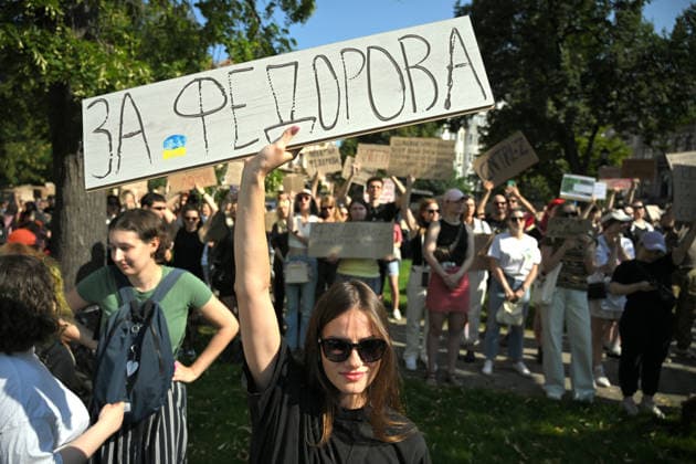 A demonstrator holds a placard reading For Fedorov during a rally against the dismissal of Ukrainian Defence Minister Mykhailo Fedorov, Kyiv, Ukraine, July 16, 2026. On July 14, the Ukrainian Parliament supported the resignation of Prime Minister Yuliia Svyrydenko, leading to the resignation of the Cabinet of Ministers. (Photo by Yevhen Kotenko Ukrinform) Protest action against dismissal of Ukrainian Defence Minister Mykhailo Fedorov in Kyiv  Copyright: xYevhenxKotenkox