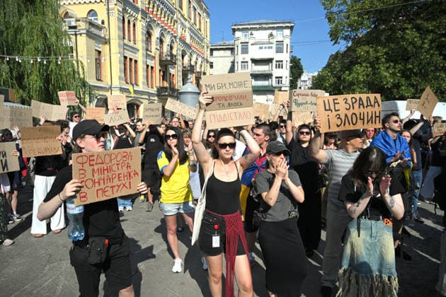 Activists hold placards during a rally against the dismissal of Ukrainian Defence Minister Mykhailo Fedorov, Kyiv, Ukraine, July 16, 2026. On July 14, the Ukrainian Parliament supported the resignation of Prime Minister Yuliia Svyrydenko, leading to the resignation of the Cabinet of Ministers. (Photo by Yevhen Kotenko Ukrinform) Protest action against dismissal of Ukrainian Defence Minister Mykhailo Fedorov in Kyiv  Copyright: xYevhenxKotenkox