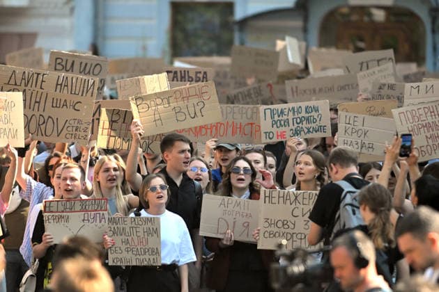 Activists hold placards during a rally against the dismissal of Ukrainian Defence Minister Mykhailo Fedorov, Kyiv, Ukraine, July 16, 2026. On July 14, the Ukrainian Parliament supported the resignation of Prime Minister Yuliia Svyrydenko, leading to the resignation of the Cabinet of Ministers. (Photo by Yevhen Kotenko Ukrinform) Protest action against dismissal of Ukrainian Defence Minister Mykhailo Fedorov in Kyiv  Copyright: xYevhenxKotenkox