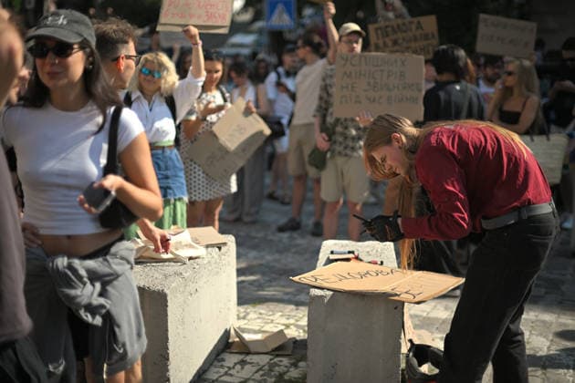 A demonstrator is bent over a placard during a rally against the dismissal of Ukrainian Defence Minister Mykhailo Fedorov, Kyiv, Ukraine, July 16, 2026. On July 14, the Ukrainian Parliament supported the resignation of Prime Minister Yuliia Svyrydenko, leading to the resignation of the Cabinet of Ministers. (Photo by Yevhen Kotenko Ukrinform) Protest action against dismissal of Ukrainian Defence Minister Mykhailo Fedorov in Kyiv  Copyright: xYevhenxKotenkox