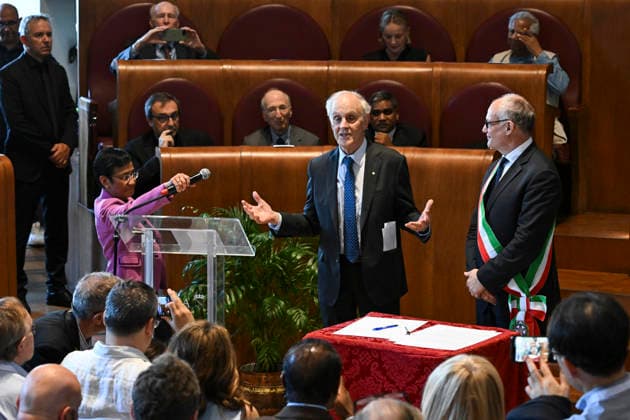 July 16, 2026, Rome, Italy: (L-R) Nobel Peace Prize, Maria Ressa, Nobel Prize in Physics, David Gross, and Mayor of Rome, Roberto Gualtieri, during the last day of 2026 Global Nobel Laureates Assembly in Rome, Italy, 16 July 2026. ANSA RICCARDO ANTIMIANI. Rome Italy  - ZUMAa110 20260716_zaf_a110_016 Copyright: xRiccardoxAntimianix