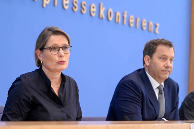 ABB BPK- Dr. Stefanie Hubig Bundesministerin der Justiz Verbraucherschutz Lars Klingbeil der Bundesminister der Finanzen SPD Politiker Vorstellung des Aktionsplans zur Bekaempfung von Steuer- und Finanzkriminalitaet auf der BPK Bundespressekonferenz am 16.07.2026 in Berlin Berlin Deutschland *** ABB BPK Dr. Stefanie Hubig, Federal Minister of Justice and Consumer Protection; Lars Klingbeil, Federal Minister of Finance; SPD politician; Presentation of the action plan to combat tax and financial crime at the BPK Federal Press Conference on July 16, 2026, in Berlin, Germany