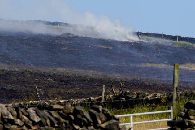 July 16, 2026, Glossop, Derbyshire, UK: Glossop, UK. Firefighters tackle a massive moorland wildfire on Tintwistle Moor in Glossop, Derbyshire. Glossop UK  - ZUMAl94_ 20260716_zaf_l94_007 Copyright: xIoannisxAlexopoulosx