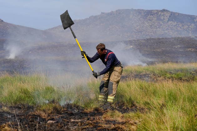 July 16, 2026, Glossop, Derbyshire, UK: Glossop, UK. Firefighters tackle a massive moorland wildfire on Tintwistle Moor in Glossop, Derbyshire. Glossop UK  - ZUMAl94_ 20260716_zaf_l94_009 Copyright: xIoannisxAlexopoulosx