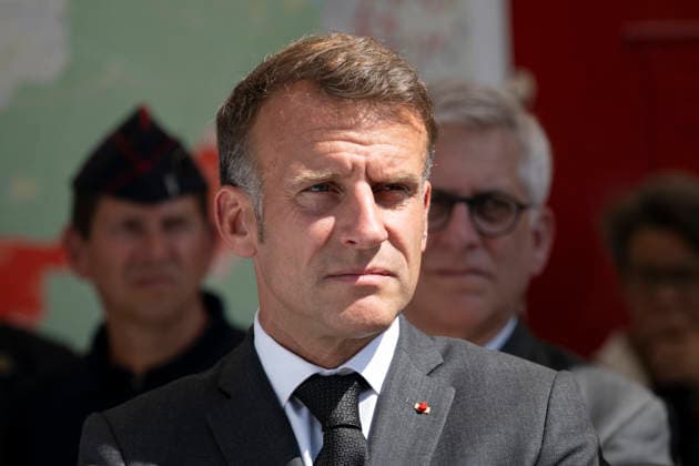 Macron Visits Firefighters Following Fire in Fontainebleau Forest - Noisy-Sur-Ecole French President Emmanuel Macron during a visit at the firefighters central command site following a fire in the Fontainebleau Forest, in Noisy-sur-Ecole, near Paris on July 16, 2026. Photo by Eliot Blondet ABACAPRESS.COM Fontainebleau France France  Copyright: xBlondetxEliot ABACAx