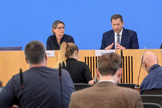 ABB BPK- Dr. Stefanie Hubig Bundesministerin der Justiz Verbraucherschutz Lars Klingbeil der Bundesminister der Finanzen SPD Politiker Vorstellung des Aktionsplans zur Bekaempfung von Steuer- und Finanzkriminalitaet auf der BPK Bundespressekonferenz am 16.07.2026 in Berlin Berlin Deutschland *** ABB BPK Dr. Stefanie Hubig, Federal Minister of Justice and Consumer Protection; Lars Klingbeil, Federal Minister of Finance; SPD politician; Presentation of the action plan to combat tax and financial crime at the BPK Federal Press Conference on July 16, 2026, in Berlin, Germany
