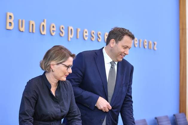 Berlin, Deutschland, 16.07.2026: Bundespressekonferenz: Vorstellung des Aktionsplans zur Bekämpfung von Steuer- und Finanzkriminalität: Bundesministerin der Justiz und für Verbraucherschutz Stefanie Hubig (SPD) und Bundesminister der Finanzen Lars Klingbeil (SPD) *** Berlin, Germany, July 16, 2026 Federal Press Conference: Presentation of the Action Plan to Combat Tax and Financial Crime Federal Minister of Justice and Consumer Protection Stefanie Hubig (SPD) and Federal Minister of Finance Lars Klingbeil (SPD) Copyright: xdtsxNachrichtenagenturx dts_127844