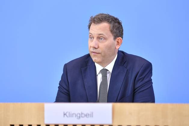 Berlin, Deutschland, 16.07.2026: Bundespressekonferenz: Vorstellung des Aktionsplans zur Bekämpfung von Steuer- und Finanzkriminalität: Bundesminister der Finanzen Lars Klingbeil (SPD) *** Berlin, Germany, July 16, 2026 Federal Press Conference: Presentation of the Action Plan to Combat Tax and Financial Crime Federal Minister of Finance Lars Klingbeil (SPD) Copyright: xdtsxNachrichtenagenturx dts_127856