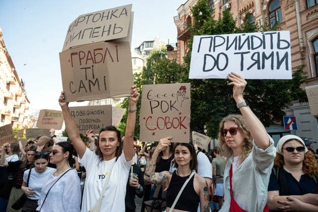 Activists hold placards during a rally against the dismissal of Ukrainian Defence Minister Mykhailo Fedorov, Kyiv, Ukraine, July 16, 2026. On July 14, the Ukrainian Parliament supported the resignation of Prime Minister Yuliia Svyrydenko, leading to the resignation of the Cabinet of Ministers. (Photo by Danylo Antoniuk Ukrinform) Protest action against dismissal of Ukrainian Defence Minister Mykhailo Fedorov in Kyiv  Copyright: xDanyloxAntoniukx