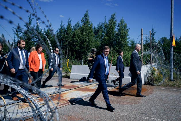 Johann Wadephul (CDU), Bundesaussenminister, und Elina Valtonen, Aussenministerin der Republik Finnland, besichtigen den Grenzuebergang Vaalimaa an der Aussengrenze der Nordatlantikvertragsorganisation (North Atlantic Treaty Organisation, NATO). Vaalimaa, 16.07.2026. Fotografiert im Auftrag des Auswaertigen Amtes Vaalimaa Finnland *** Johann Wadephul (CDU), Federal Minister of Foreign Affairs, and Elina Valtonen, Minister of Foreign Affairs of the Republic of Finland, visit the Vaalimaa border crossing on the external border of the North Atlantic Treaty Organization (NATO) at Vaalimaa, July 16, 2026 Photographed on behalf of the Federal Foreign Office, Vaalimaa, Finland Copyright: xThomasxTrutschel AAx