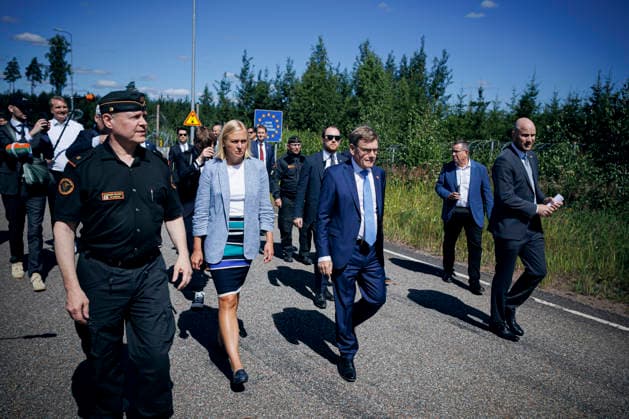 Johann Wadephul (CDU), Bundesaussenminister, und Elina Valtonen, Aussenministerin der Republik Finnland, besichtigen den Grenzuebergang Vaalimaa an der Aussengrenze der Nordatlantikvertragsorganisation (North Atlantic Treaty Organisation, NATO). Vaalimaa, 16.07.2026. Fotografiert im Auftrag des Auswaertigen Amtes Vaalimaa Finnland *** Johann Wadephul (CDU), Federal Minister of Foreign Affairs, and Elina Valtonen, Minister of Foreign Affairs of the Republic of Finland, visit the Vaalimaa border crossing on the external border of the North Atlantic Treaty Organization (NATO) at Vaalimaa, July 16, 2026 Photographed on behalf of the Federal Foreign Office, Vaalimaa, Finland Copyright: xThomasxTrutschel AAx