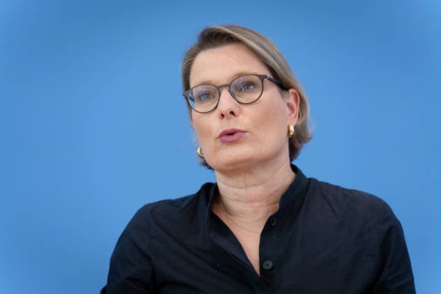 Stefanie Hubig Berlin, BPK, Vorstellung Aktionsplan zur Bekämpfung von Steuer- und Finanzkriminalität, Stefanie Hubig, Bundesministerin, Justiz, Verbraucherschutz Berlin Berlin GER *** Stefanie Hubig, Berlin, BPK, Presentation of the Action Plan to Combat Tax and Financial Crime, Stefanie Hubig, Federal Minister of Justice and Consumer Protection, Berlin, Berlin, GER