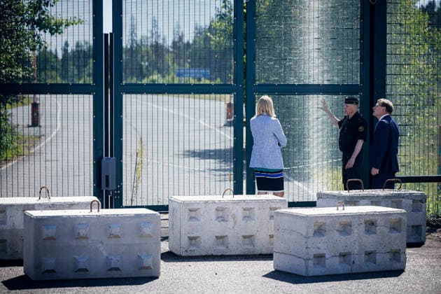 Johann Wadephul (CDU), Bundesaussenminister, und Elina Valtonen, Aussenministerin der Republik Finnland, besichtigen den Grenzuebergang Vaalimaa an der Aussengrenze der Nordatlantikvertragsorganisation (North Atlantic Treaty Organisation, NATO). Vaalimaa, 16.07.2026. Fotografiert im Auftrag des Auswaertigen Amtes Vaalimaa Finnland *** Johann Wadephul (CDU), Federal Minister of Foreign Affairs, and Elina Valtonen, Minister of Foreign Affairs of the Republic of Finland, visit the Vaalimaa border crossing on the external border of the North Atlantic Treaty Organization (NATO) at Vaalimaa, July 16, 2026 Photographed on behalf of the Federal Foreign Office, Vaalimaa, Finland Copyright: xThomasxTrutschel AAx