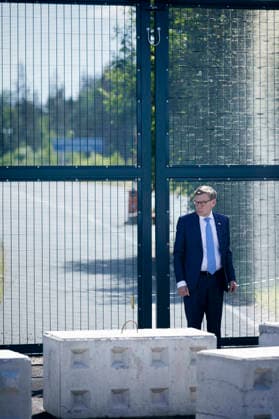Johann Wadephul (CDU), Bundesaussenminister, und Elina Valtonen, Aussenministerin der Republik Finnland, besichtigen den Grenzuebergang Vaalimaa an der Aussengrenze der Nordatlantikvertragsorganisation (North Atlantic Treaty Organisation, NATO). Vaalimaa, 16.07.2026. Fotografiert im Auftrag des Auswaertigen Amtes Vaalimaa Finnland *** Johann Wadephul (CDU), Federal Minister of Foreign Affairs, and Elina Valtonen, Minister of Foreign Affairs of the Republic of Finland, visit the Vaalimaa border crossing on the external border of the North Atlantic Treaty Organization (NATO) at Vaalimaa, July 16, 2026 Photographed on behalf of the Federal Foreign Office, Vaalimaa, Finland Copyright: xThomasxTrutschel AAx