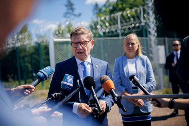 Johann Wadephul (CDU), Bundesaussenminister, und Elina Valtonen, Aussenministerin der Republik Finnland, besichtigen den Grenzuebergang Vaalimaa an der Aussengrenze der Nordatlantikvertragsorganisation (North Atlantic Treaty Organisation, NATO). Vaalimaa, 16.07.2026. Fotografiert im Auftrag des Auswaertigen Amtes Vaalimaa Finnland *** Johann Wadephul (CDU), Federal Minister of Foreign Affairs, and Elina Valtonen, Minister of Foreign Affairs of the Republic of Finland, visit the Vaalimaa border crossing on the external border of the North Atlantic Treaty Organization (NATO) at Vaalimaa, July 16, 2026 Photographed on behalf of the Federal Foreign Office, Vaalimaa, Finland Copyright: xThomasxTrutschel AAx