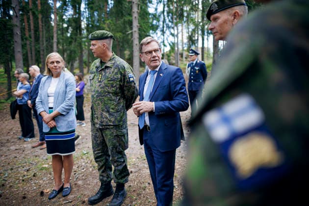 Johann Wadephul (CDU), Bundesaussenminister, und Elina Valtonen, Aussenministerin der Republik Finnland, besuchen zusammen die Reserveoffiziersschule der finnischen Streitkraefte. Vaalimaa, 16.07.2026. Fotografiert im Auftrag des Auswaertigen Amtes Vaalimaa Finnland *** Johann Wadephul (CDU), Federal Minister of Foreign Affairs, and Elina Valtonen, Minister of Foreign Affairs of the Republic of Finland, visit the Finnish Armed Forces Reserve Officers’ School in Vaalimaa together, July 16, 2026. Photographed on behalf of the Federal Foreign Office in Vaalimaa, Finland Copyright: xThomasxTrutschel AAx